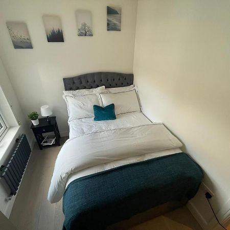 Two Bedroom Apartment - London Exteriör bild