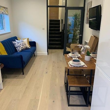 Two Bedroom Apartment - London Exteriör bild