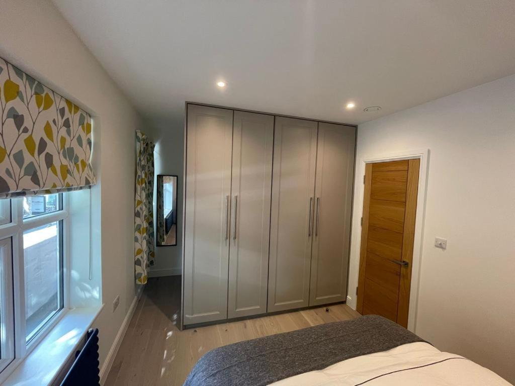 Two Bedroom Apartment - London Exteriör bild